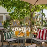 Eranthis Apartment